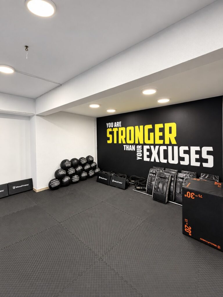 Τοίχος με σύνθημα You are stronger than your excuses